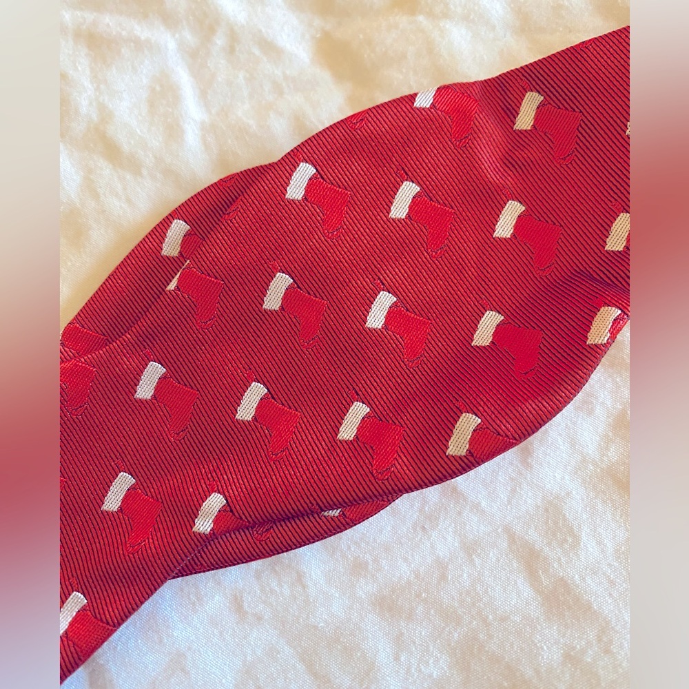 HISDERN brand new Holiday bow tie and handkerchief set!